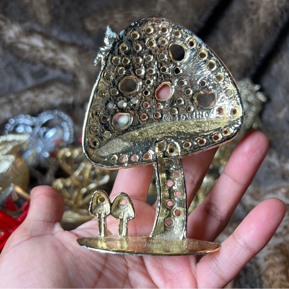 VINTAGE TORINO BRAND LARGE MUSHROOM PIERCED EARRINGS HOLDER, Early 70’s Gold - Picture 4 of 9